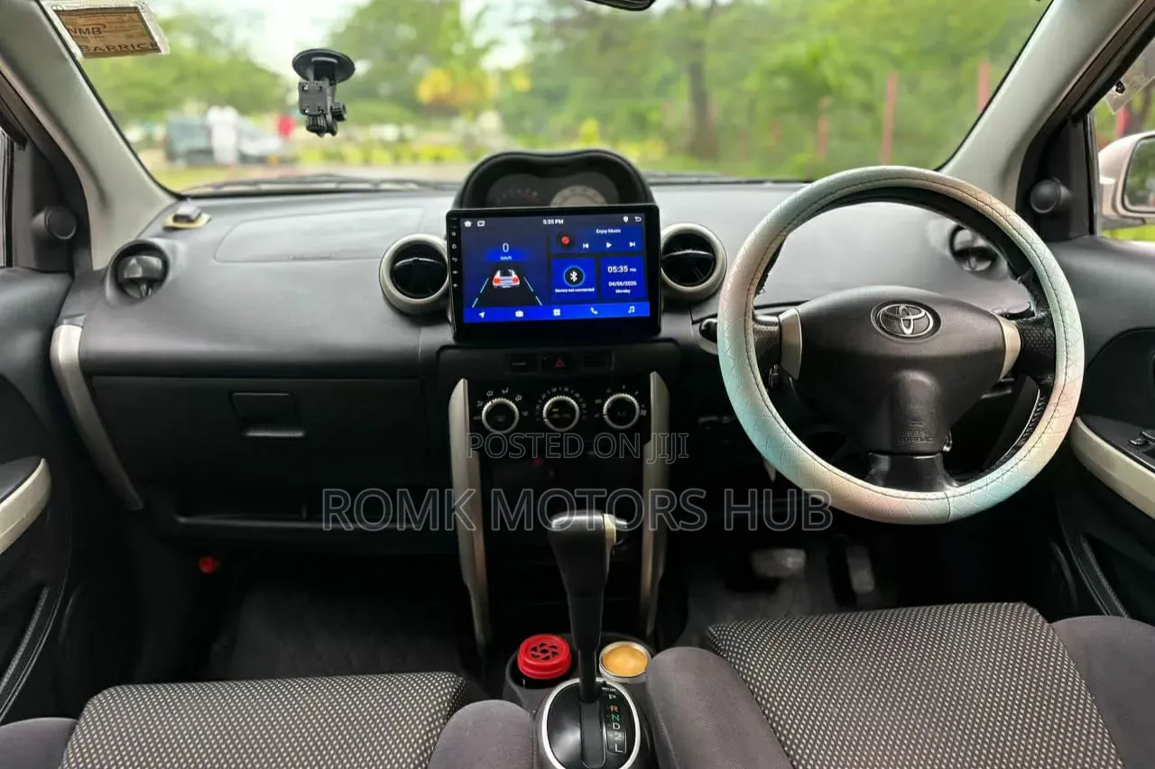 Toyota IST 2004 Silver