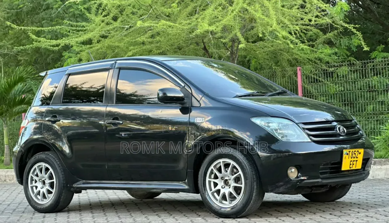 Toyota IST 2005 Black
