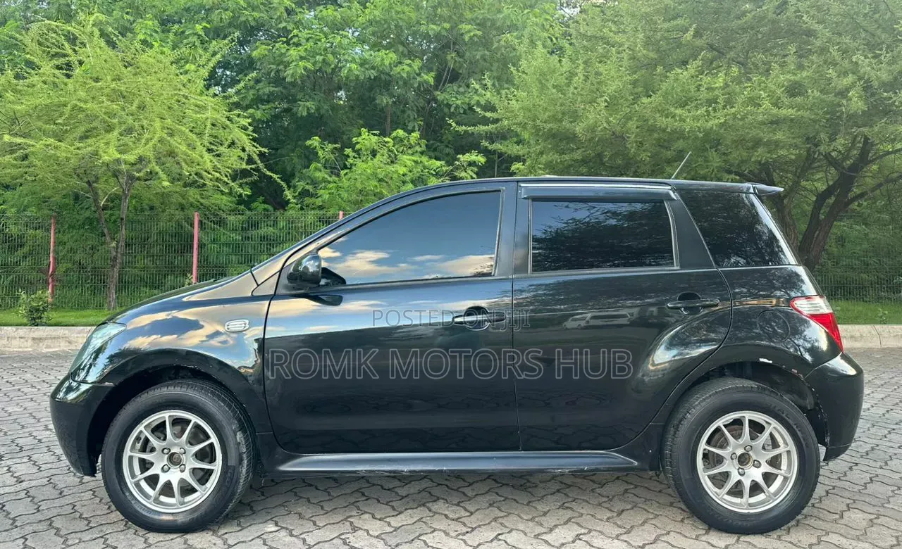 Toyota IST 2005 Black