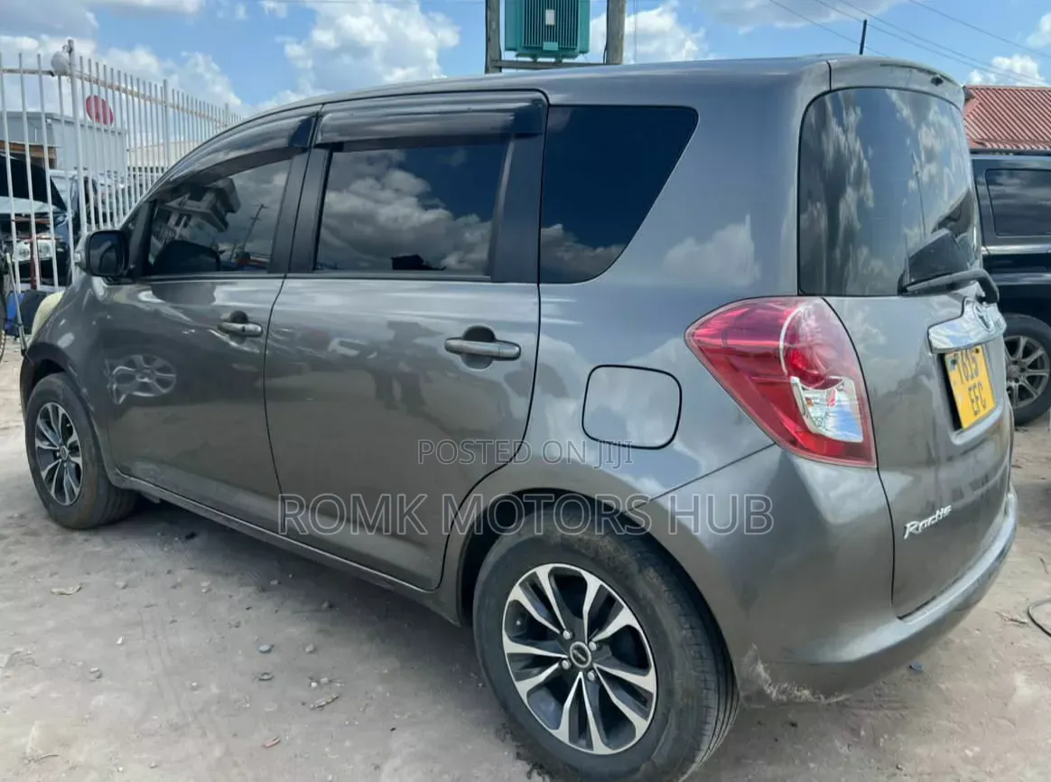 Toyota Ractis 2012 Gray