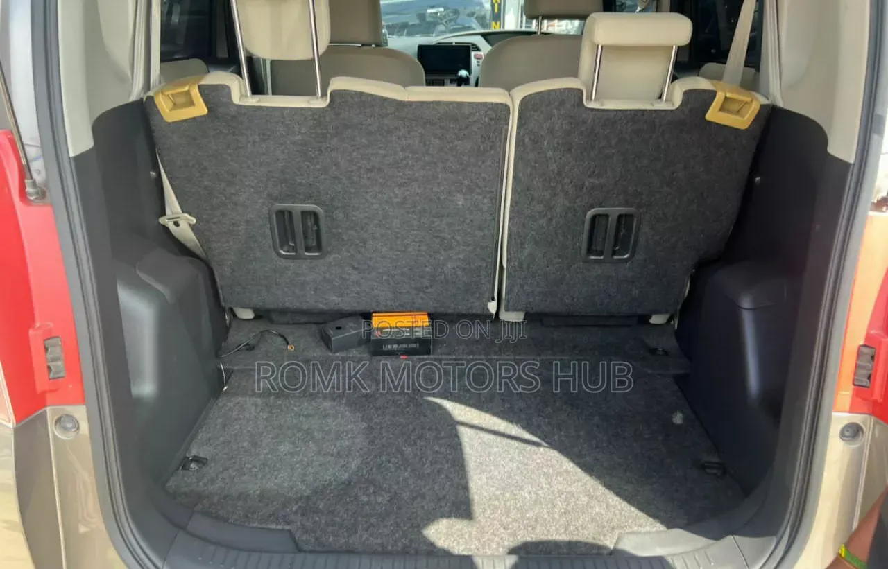 Toyota Ractis 2012 Gray