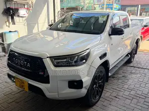 Toyota Hilux 2022 White