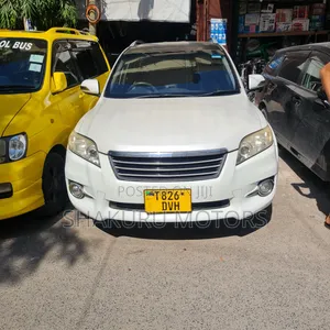 Toyota Vanguard 2011 White