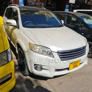 Toyota Vanguard 2011 White
