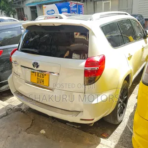 Toyota Vanguard 2011 White