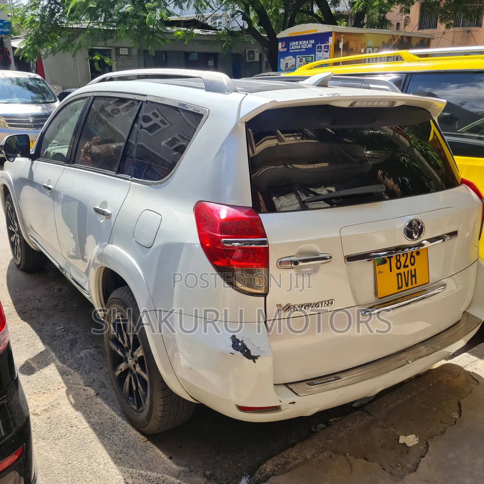 Toyota Vanguard 2011 White