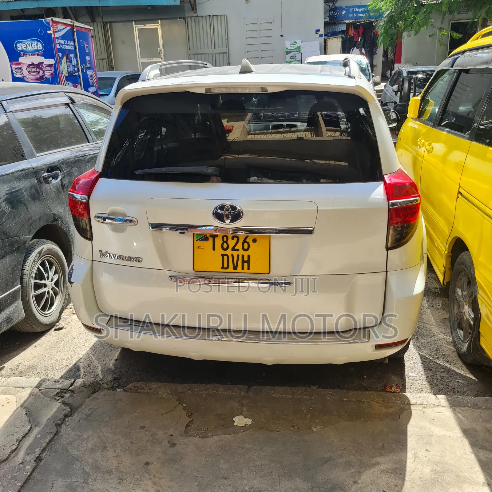 Toyota Vanguard 2011 White