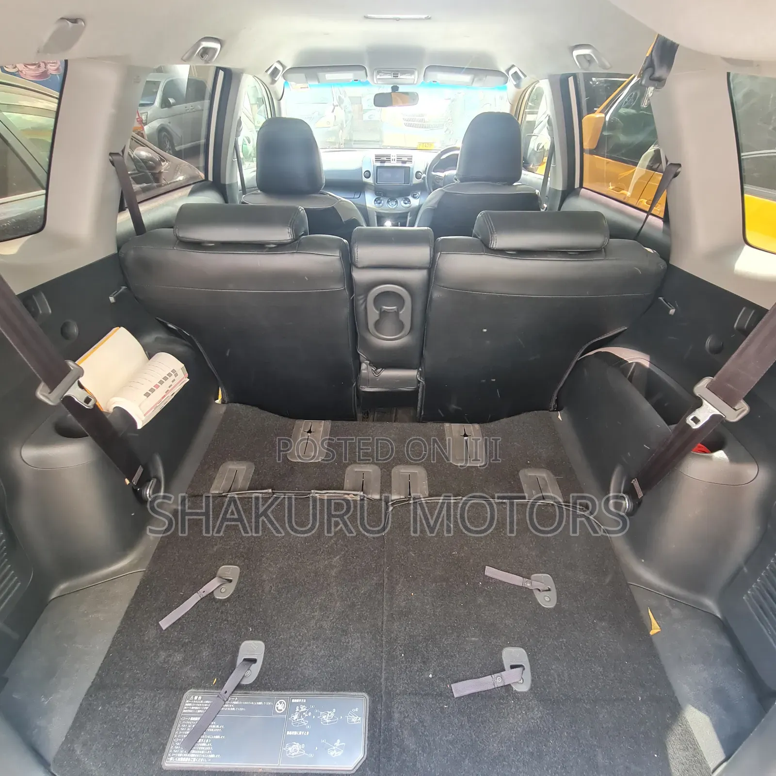 Toyota Vanguard 2011 White