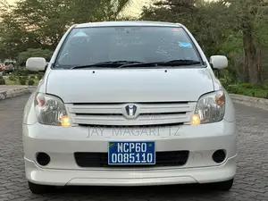 Toyota IST 2004 White