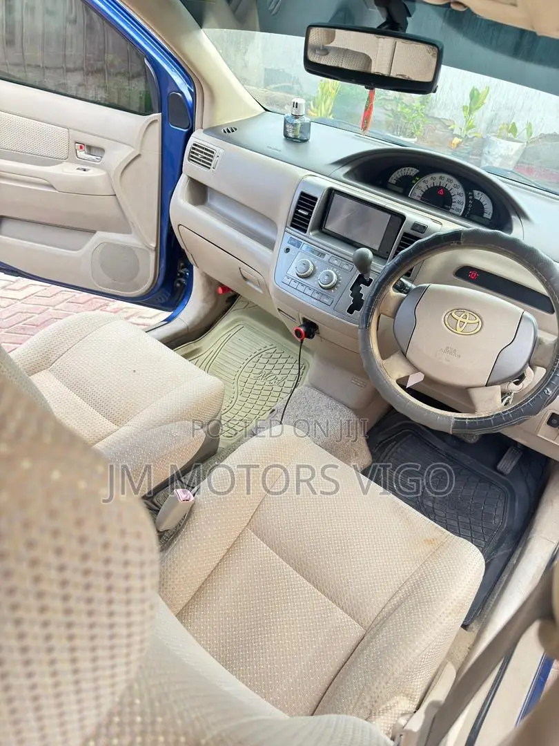Toyota Raum 2008 Blue