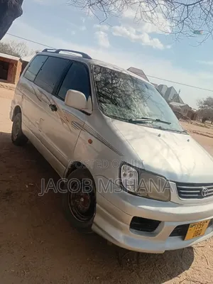 Toyota Noah 2002 Silver
