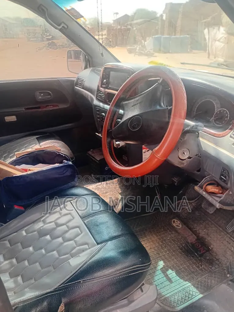 Toyota Noah 2002 Silver