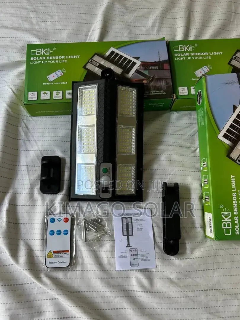 Taa Ya Solar Inayojiongeza Mwanga Mtu Akipita