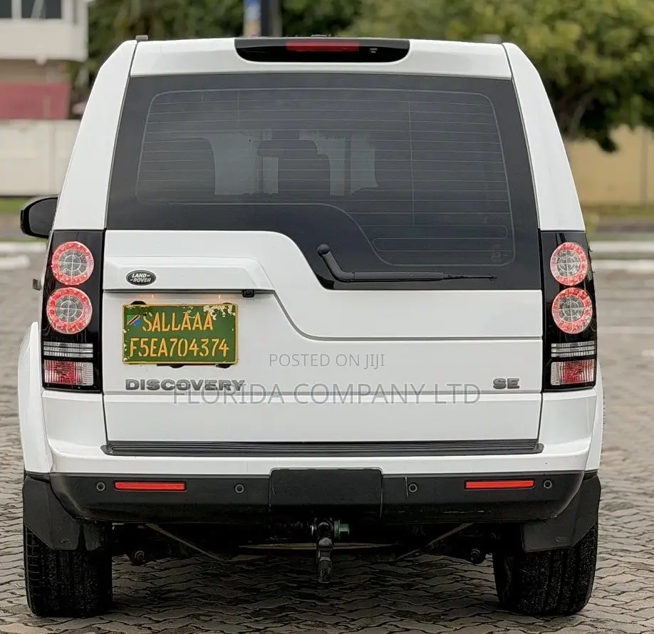 Land Rover Discovery 2014 White