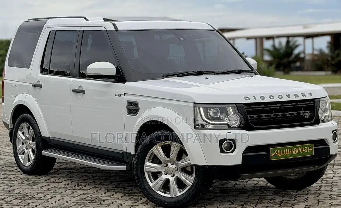 Land Rover Discovery 2014 White