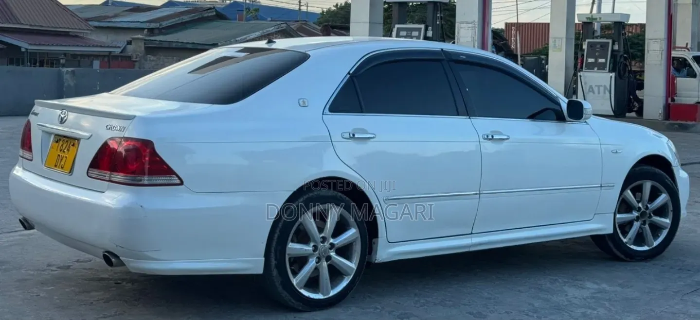 Toyota Crown 2006 White