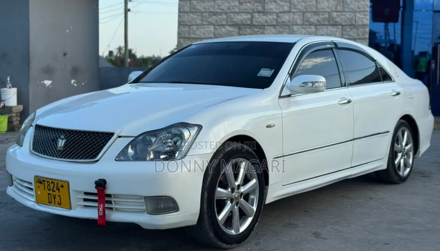 Toyota Crown 2006 White