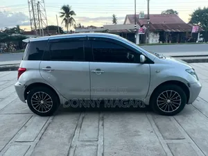 Toyota IST 2004 Silver