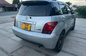 Toyota IST 2004 Silver