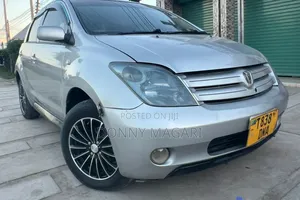 Toyota IST 2004 Silver