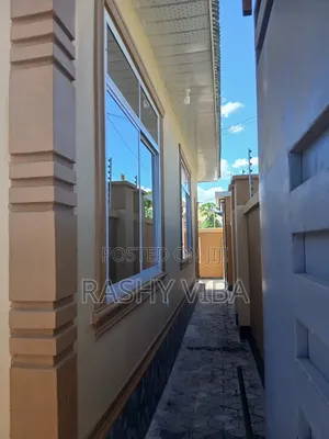 Nyumba Inauzwa,Ipo Chamanz Km 1 Kutoka Barabara Ya Rami,Bei Ni M 100