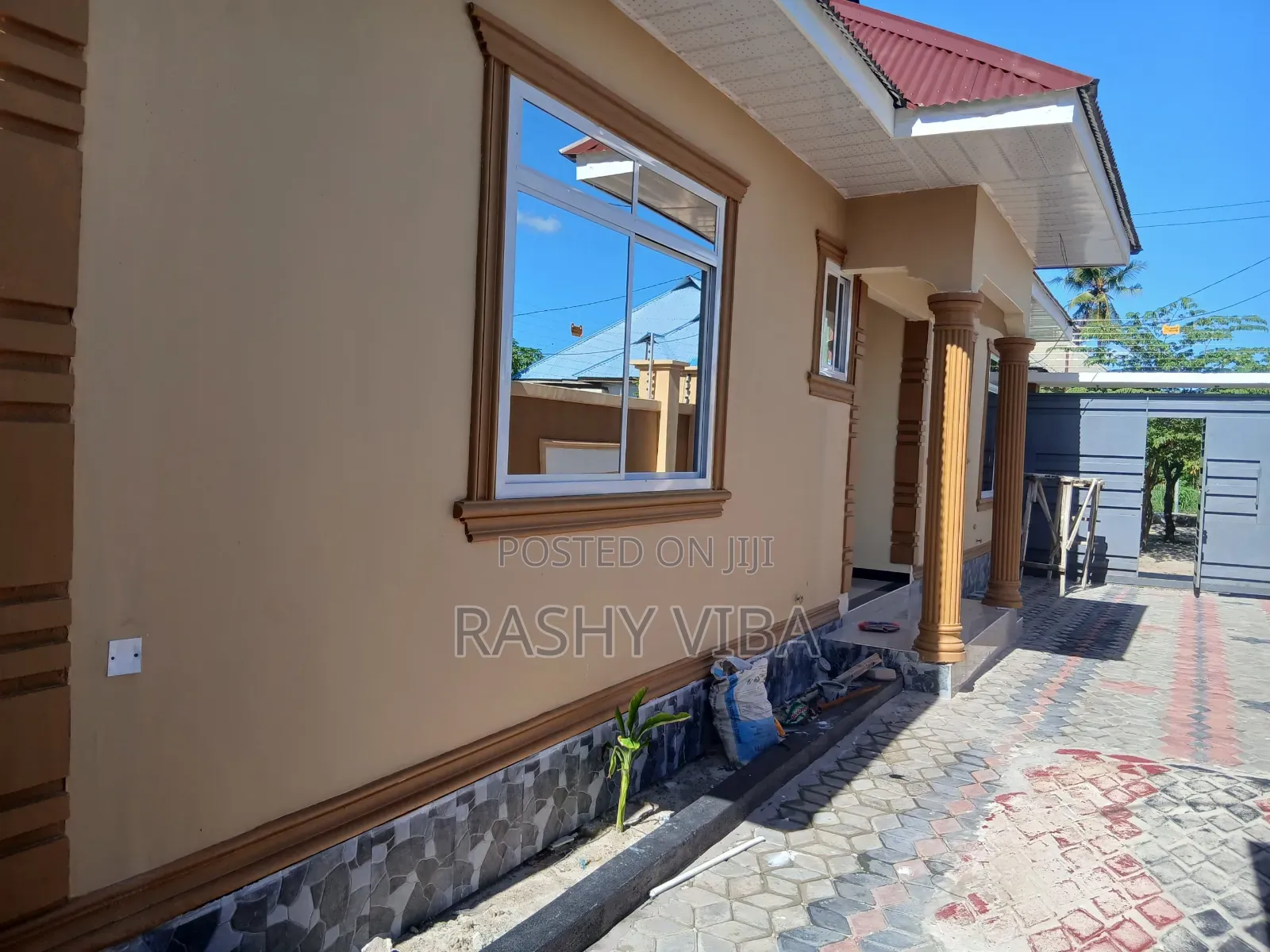 Nyumba Inauzwa,Ipo Chamanz Km 1 Kutoka Barabara Ya Rami,Bei Ni M 100