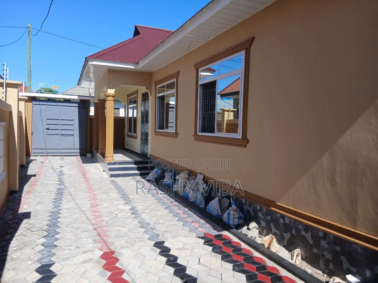 Nyumba Inauzwa,Ipo Chamanz Km 1 Kutoka Barabara Ya Rami,Bei Ni M 100