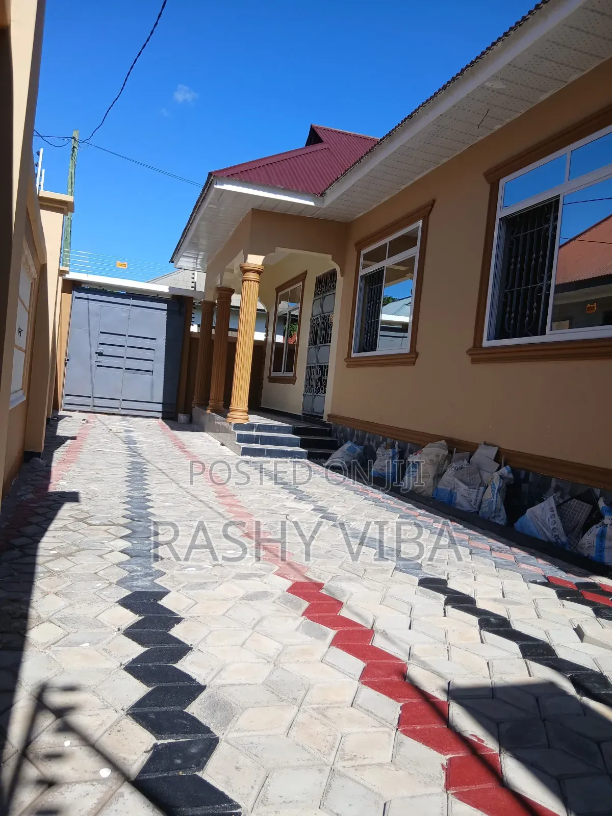 Nyumba Inauzwa,Ipo Chamanz Km 1 Kutoka Barabara Ya Rami,Bei Ni M 100