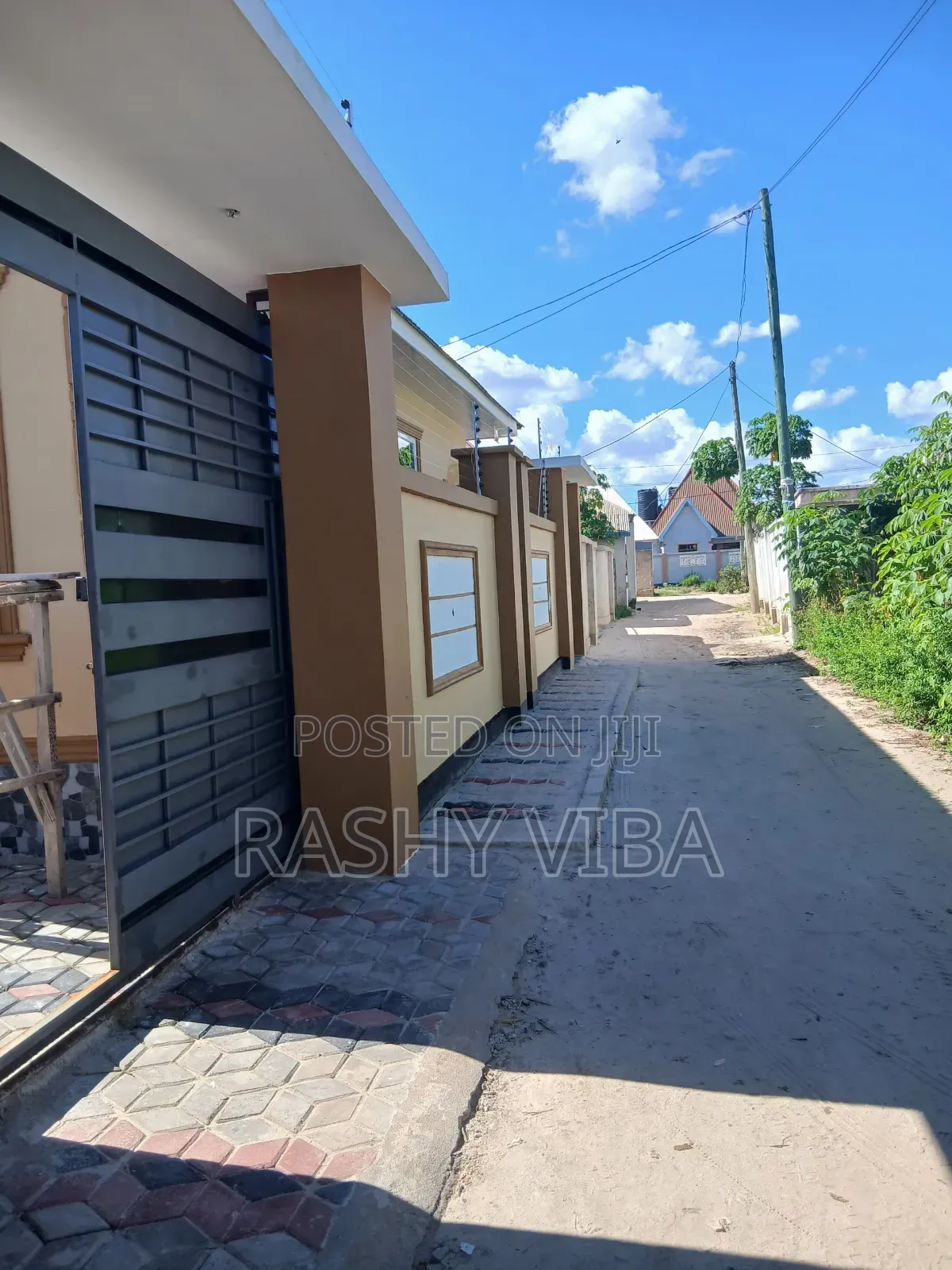 Nyumba Inauzwa,Ipo Chamanz Km 1 Kutoka Barabara Ya Rami,Bei Ni M 100