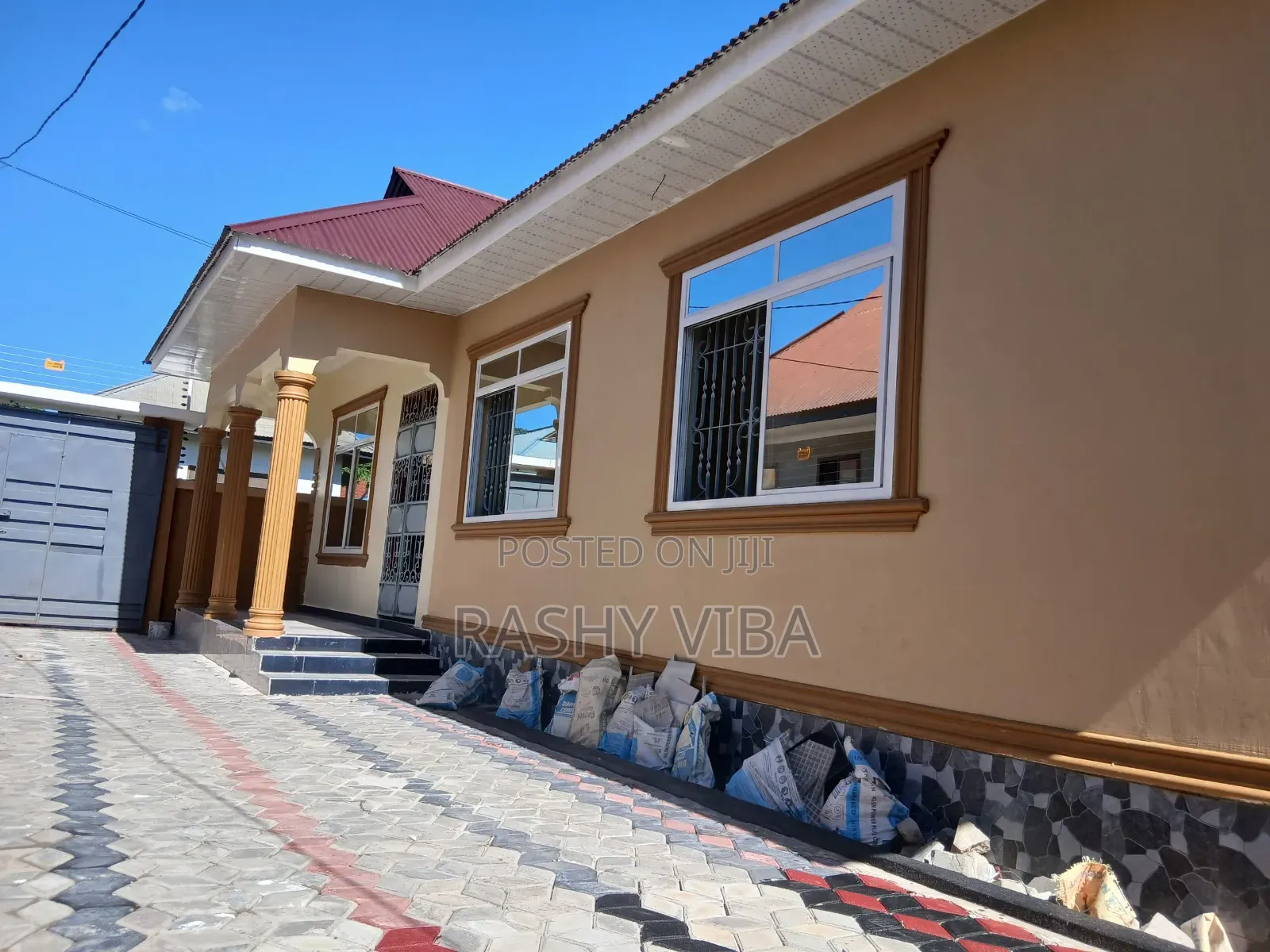 Nyumba Inauzwa,Ipo Chamanz Km 1 Kutoka Barabara Ya Rami,Bei Ni M 100