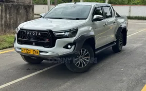 Toyota Hilux 2020 White