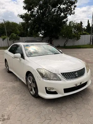 Toyota Crown 2009 White