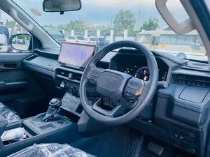 New Toyota Hilux 2025 White