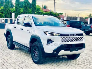New Toyota Hilux 2025 White