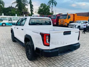 New Toyota Hilux 2025 White
