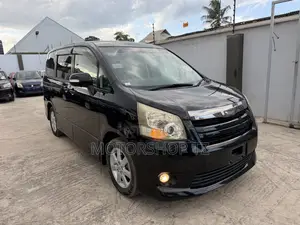Toyota Noah 2.0 143hp FWD (7 Seater) 2008 Black
