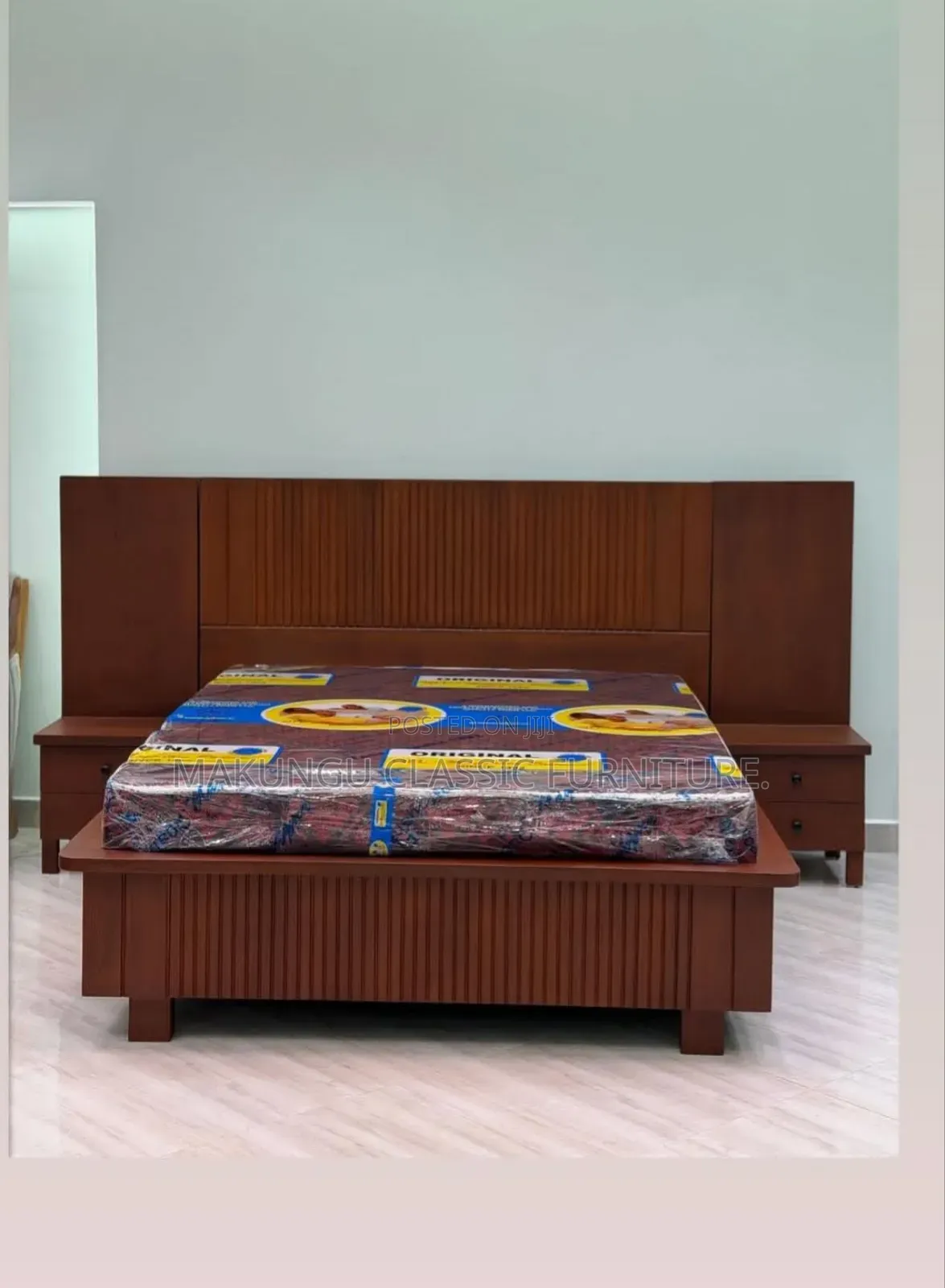 Simple and Luxurious Bed and It's Bedsides Size 5/6