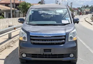 Toyota Noah 2008 Gray