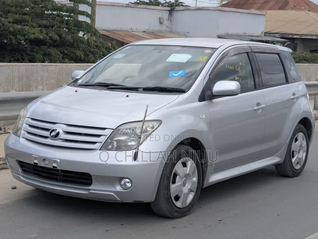 Toyota IST 2005 Silver