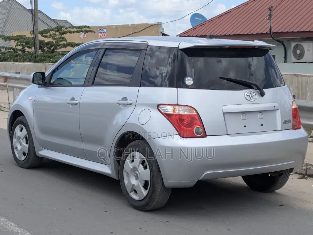 Toyota IST 2005 Silver