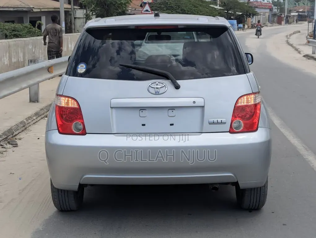 Toyota IST 2005 Silver