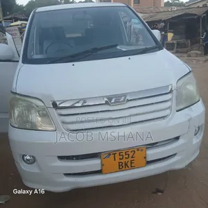 Toyota Noah 2003 White