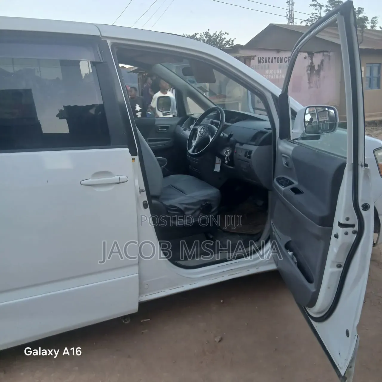 Toyota Noah 2003 White