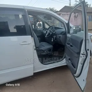 Toyota Noah 2003 White