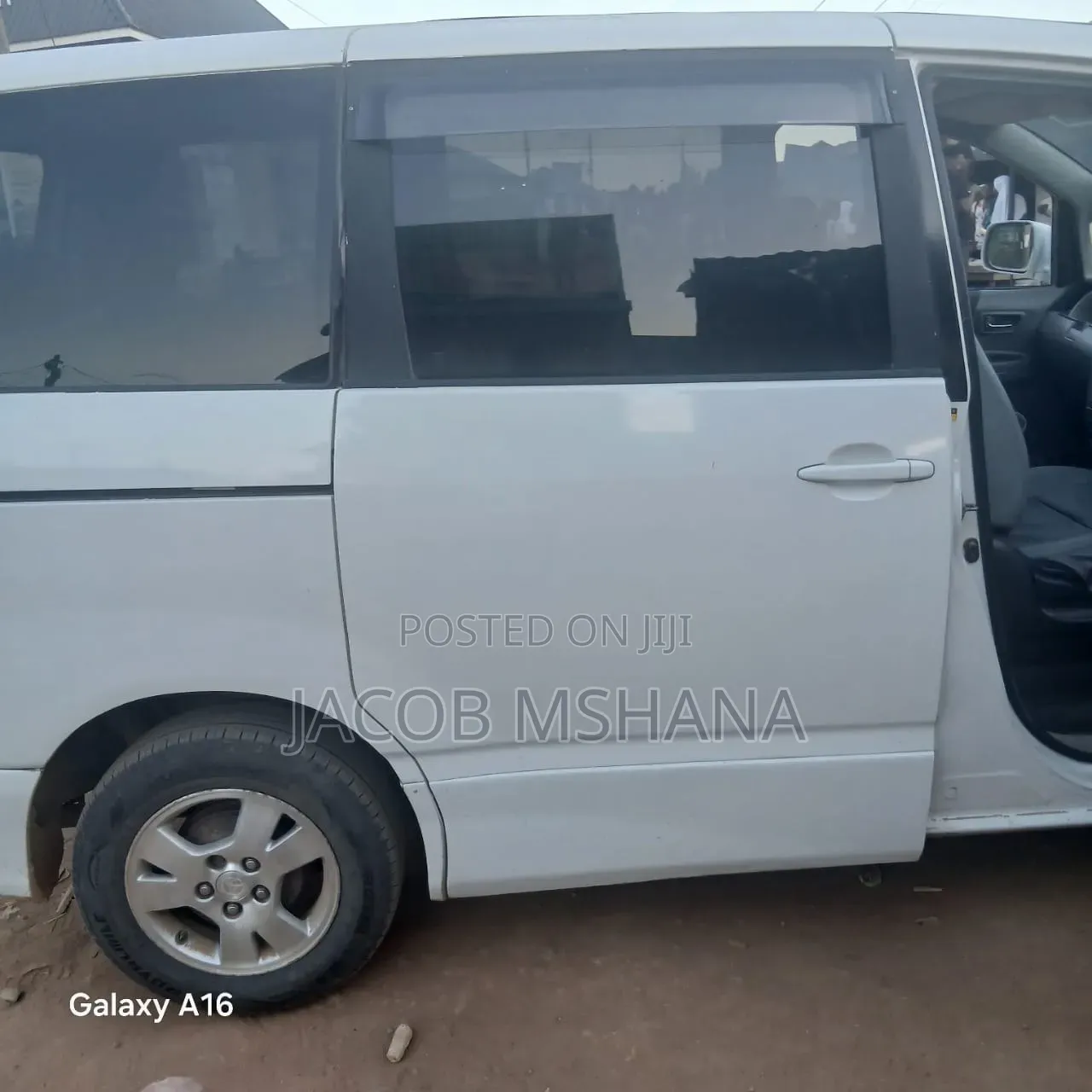 Toyota Noah 2003 White