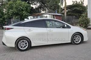 Toyota Prius 2018 White