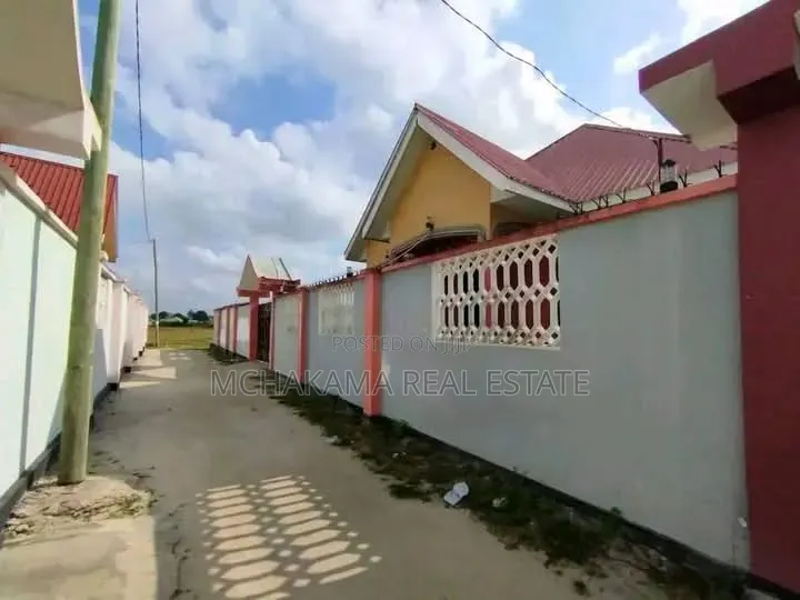 4bdrm House in Mchakama Real Estate, Msongola for sale