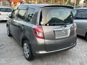 Toyota Ractis 2008 Gray