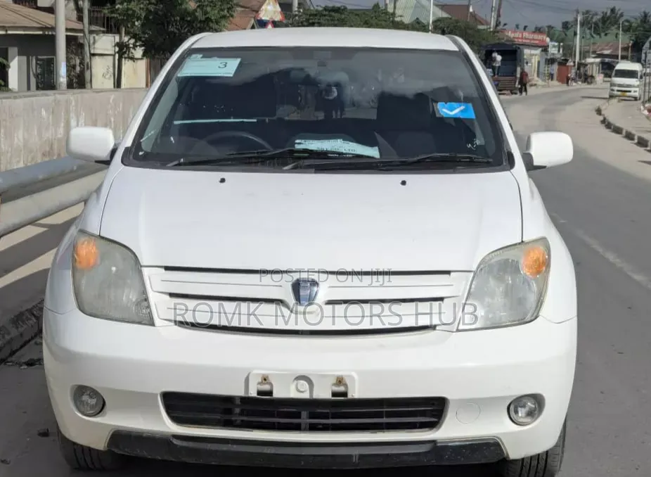 Toyota IST 2003 White