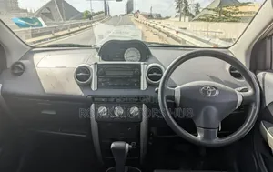 Toyota IST 2003 White